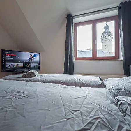 Rathausblick - moderne Mit 2 Schlafzimmern, Kueche, Bad, Waschmaschine & Trockner Mitten In Der Innenstadt Apartment